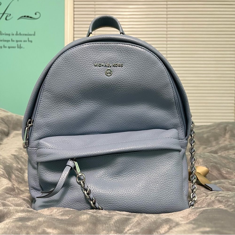 Blue leather bag with chain